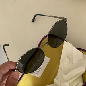 Ladies black Gucci sunglasses